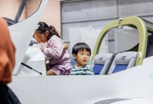 ロボット航空宇宙フェスタ会場で若年層向け航空ワークショップを開催